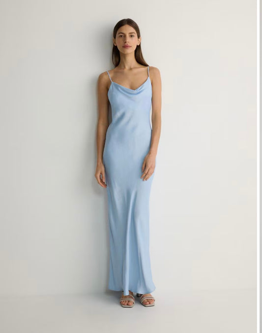 N-Robe en satin bleu claire